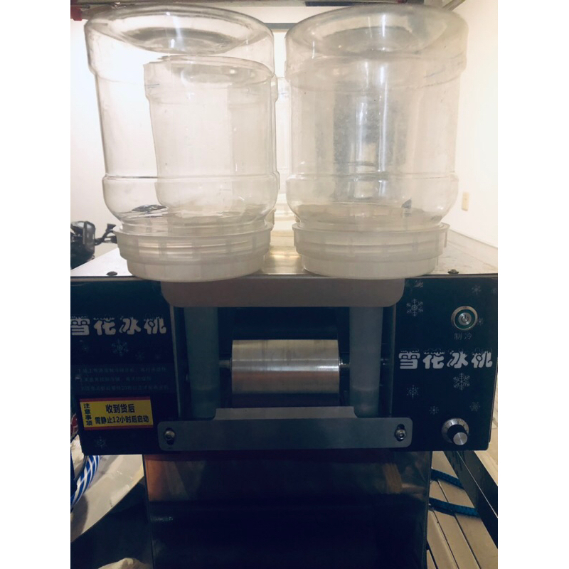 二手9.9成新雪花冰機‼️結緣價懶人創業工具配料一次到位！老公三分鐘熱度😤～包含醬料工具，只要自己準備電跟攤車即可開攤