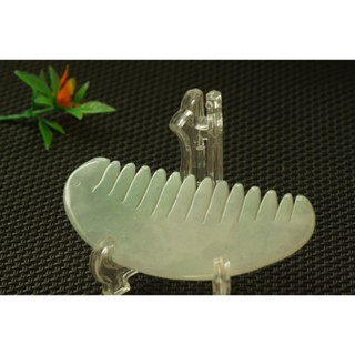 R1458墜子❀翡翠玉A貨冰潤飄淡花月牙形梳子吊墜掛件玉珮【緬甸玉翠軒】玉首飾品 刮痧板擺飾品