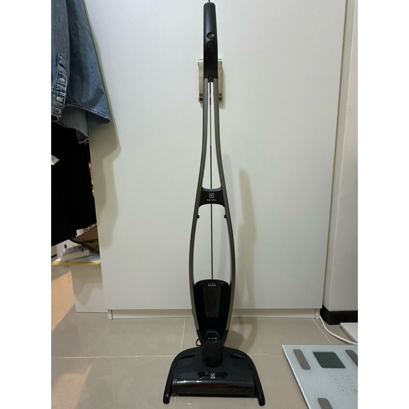伊萊克斯Q9手持吸塵器 充電底座/座充 _二手