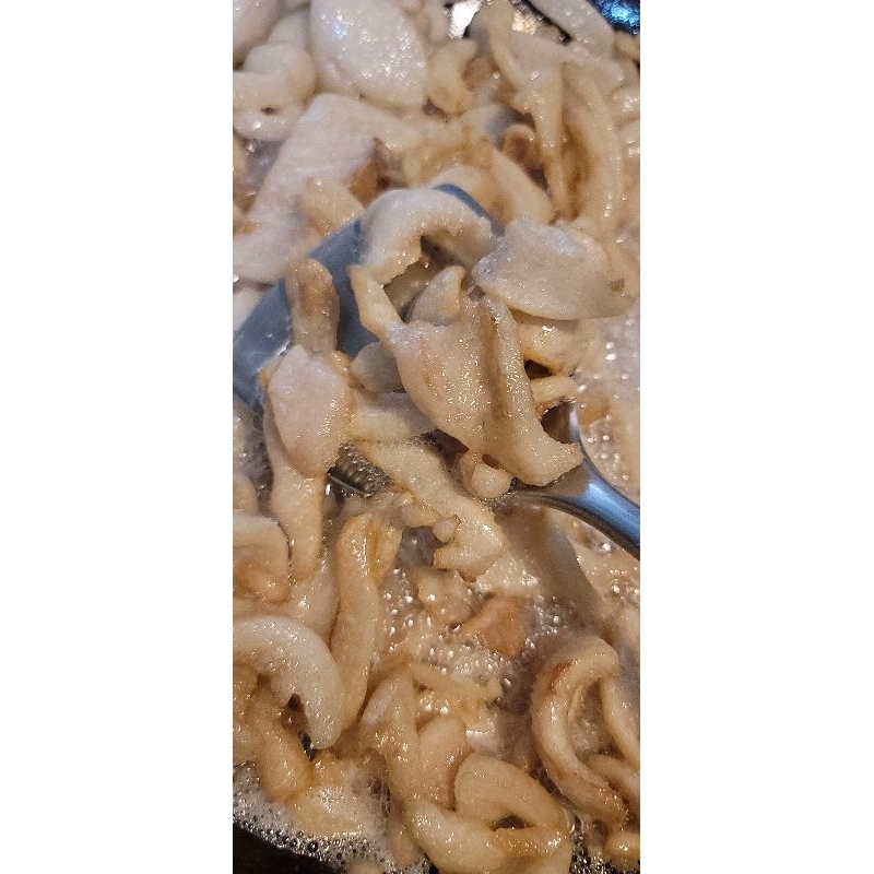 豬油渣  新鮮溫體豬板油 炸豬油渣，超好吃！記得要加熱使用回酥，微波2分鐘或氣炸。或烤箱！產品收到冷凍保存。無需退冰加熱