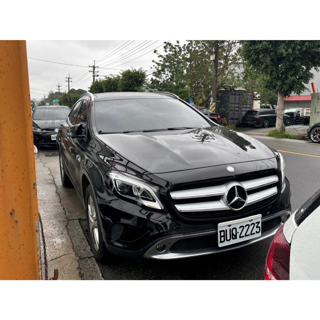賓士/二手車/中古車/掀背車/跨界休旅 2016年 GLA250 只跑9萬多公里 實體店面在桃園八德 歡迎私訊聊聊