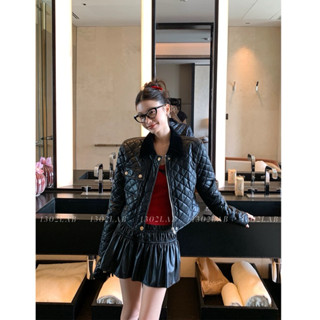 ［ ohya梨花 ] =韓國帶回=最新秋冬性感千金名模休閒個性穿搭超保暖高階感黑色菱格紋皮革造型短大衣皮衣外套