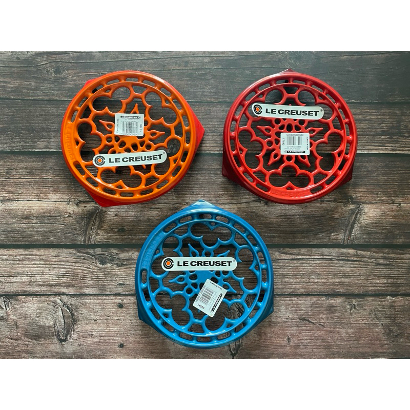 【愛咪雜貨小舖】全新LE CREUSET 鐵鍋架 鑄鐵鍋架 鑄鐵隔熱墊 鑄鐵架 鍋墊 棕櫚綠 22cm