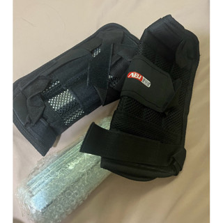 愛倍健 可調整鋼片專業加重器 運動負重器 綁腿加重（1.5kg 兩入 總重3kg 非沙袋設計）