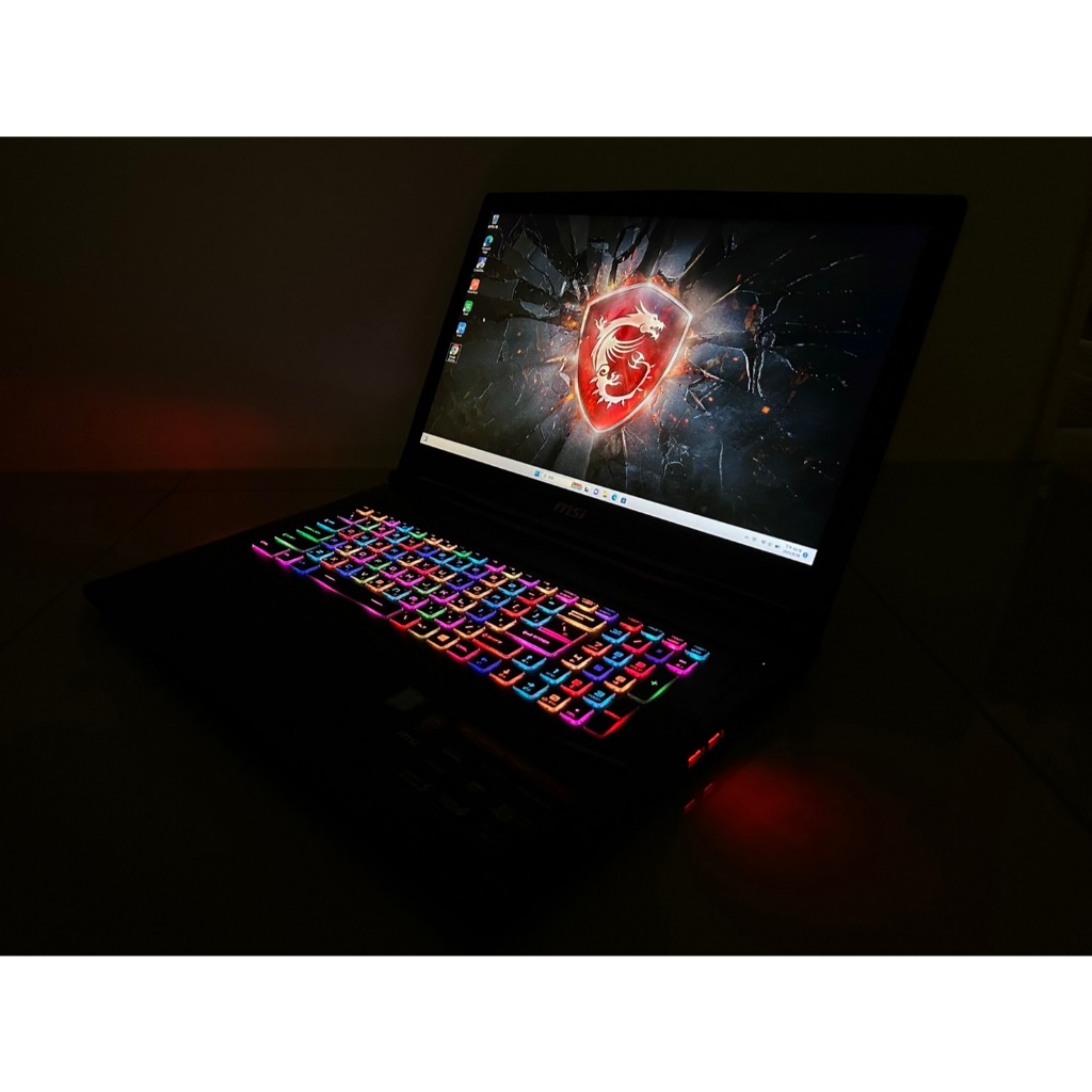 MSI微星電競17.3吋筆電i7 7700HQ,GTX1060-6G,16G Ram,512G SSD+1TB