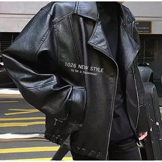 +1026+歐美 大寬鬆黑色皮衣 皮革夾克外套 皮帶腰帶 翻領騎士皮衣 類真皮質 男裝皮衣情侶裝 中長版率性機車大皮衣
