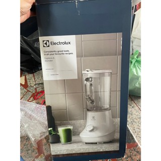 【吉兒二手商店】Electrolux 伊萊克斯主廚系列 Explore6 冰沙果汁機 E6TB1-80CW