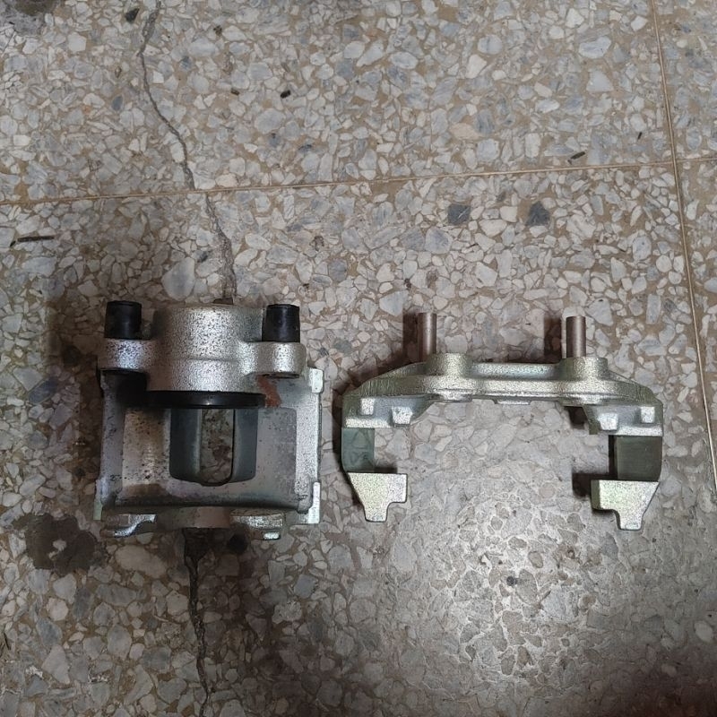 OPEL CALIBRA  SAAB 900  前煞車卡鉗  前煞車分幫(右)90443868