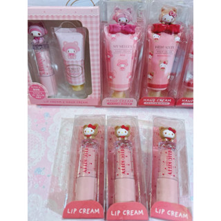 ♥小花花日本精品♥Kitty 美樂蒂三麗鷗 保濕組合 護手霜+護唇膏 (小熊裝款) ~3