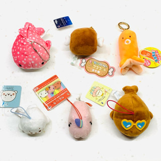 ❤Lika小舖❤日本帶正版現貨 可愛景品玩偶布偶娃娃 震動玩偶 齒輪掛飾 海豹吊飾 水豚君 鯨鯊吊飾 骨頭🍖 軟骨頭