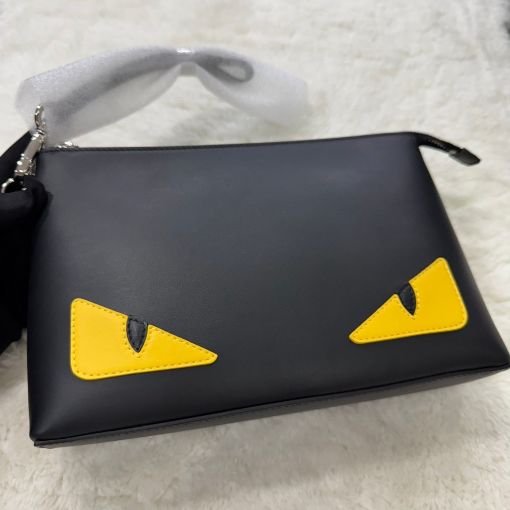 (Little bee小蜜蜂精品) FENDI 芬迪 經典黃眼怪獸 立挺手拿包
