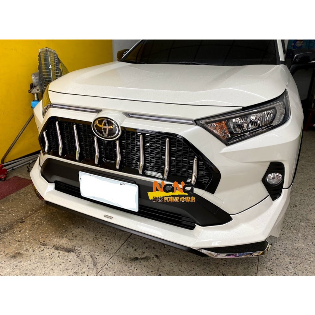 [[娜娜汽車]] 豐田 5代 RAV4 專用 瑪莎拉蒂水箱護罩 網格狀 水箱罩 中網
