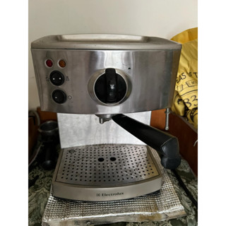 兩臺伊萊克斯Electrolux 半自動義式咖啡機(EES200、Nova)