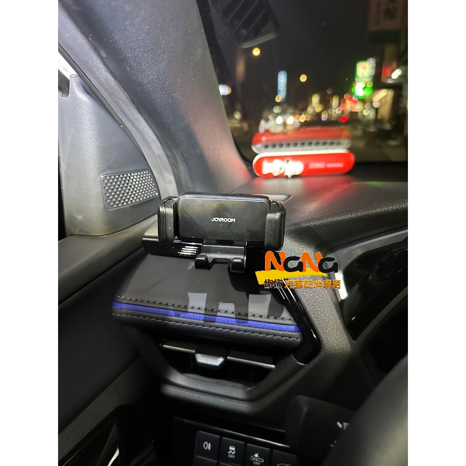 [[娜娜汽車]]豐田 YARIS CROSS YC專用 手機支架 重力款 卡扣式 螢幕套框款 (機座+手機架)