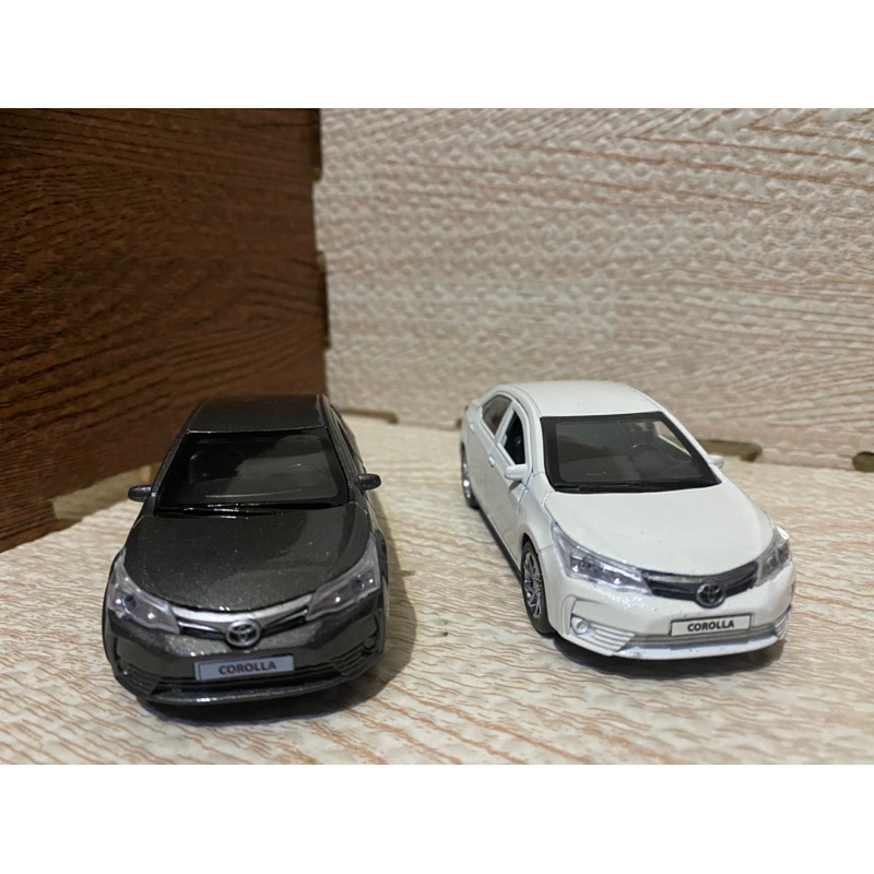 Toyota Corolla altis 11.5代 灰色 白色 1/32 模型車