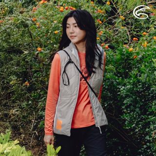 ADISI 女圓領圖騰雲彩紗透氣快乾保暖上衣(熊) AL2421038 粉橘 (S-2XL)｜磨毛 輕量 排汗 速乾