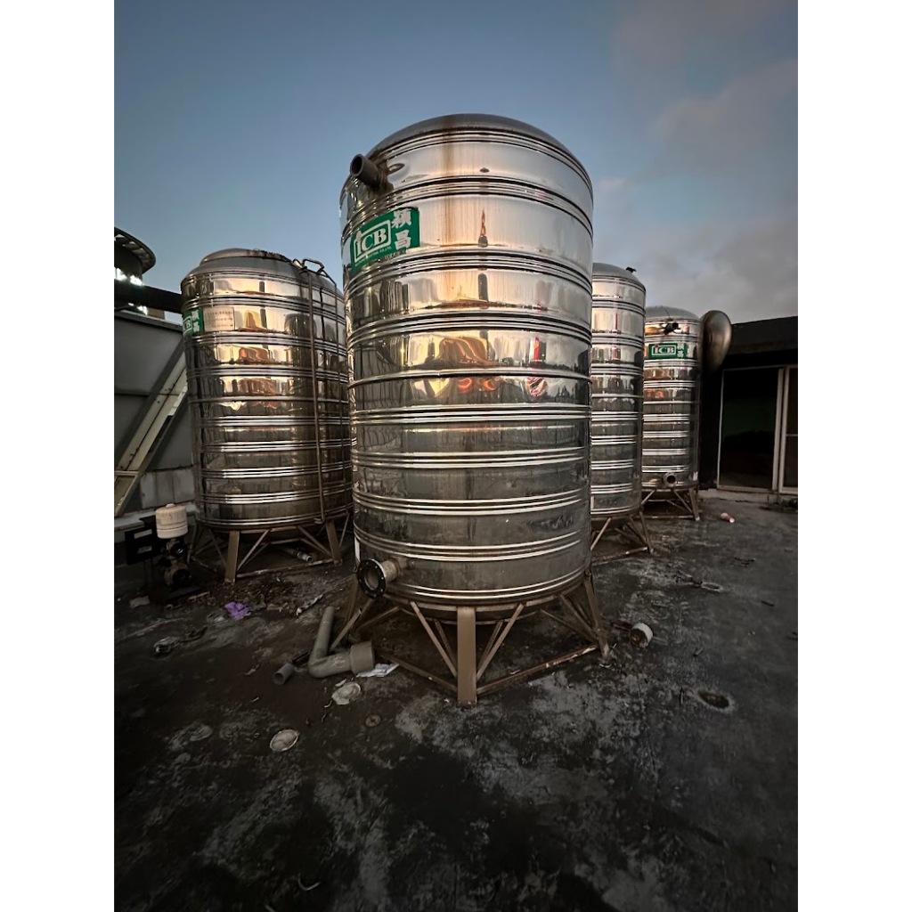 中古10噸不鏽鋼水塔.二手不鏽鋼水塔.10噸厚料白鐵水塔.10噸中古白鐵水塔.10噸二手白鐵水塔.便宜賣. O9l9-2
