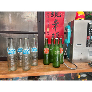 早期 收藏 柑仔店 老 玻璃瓶 有附防塵蓋 老汽水瓶 已經清潔 臺豐汽水 黑松汽水 吉利果 黑松沙士 懷舊場景 拍戲佈置