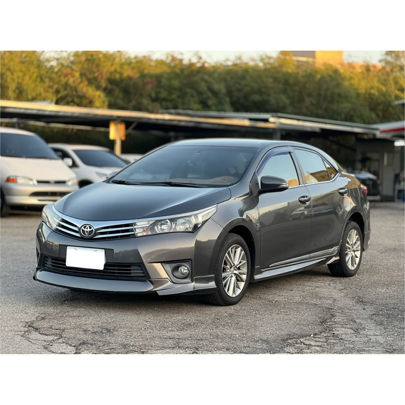 2015年 Corolla Altis 1.8 跑13萬 可認證