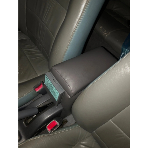 <實裝圖>【R-CAR車坊】Toyota-TERCEL專用扶手箱 (贈一個杯架,自行固定位置)