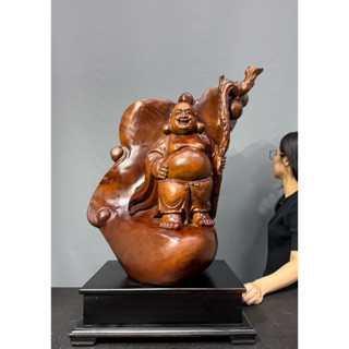 【通天寶】頂級牛樟木【彌勒財神】天然香氣 香噴噴 沙士味 香醇濃鬱 雕工精湛 細膩傳神 木雕藝術擺件 P99