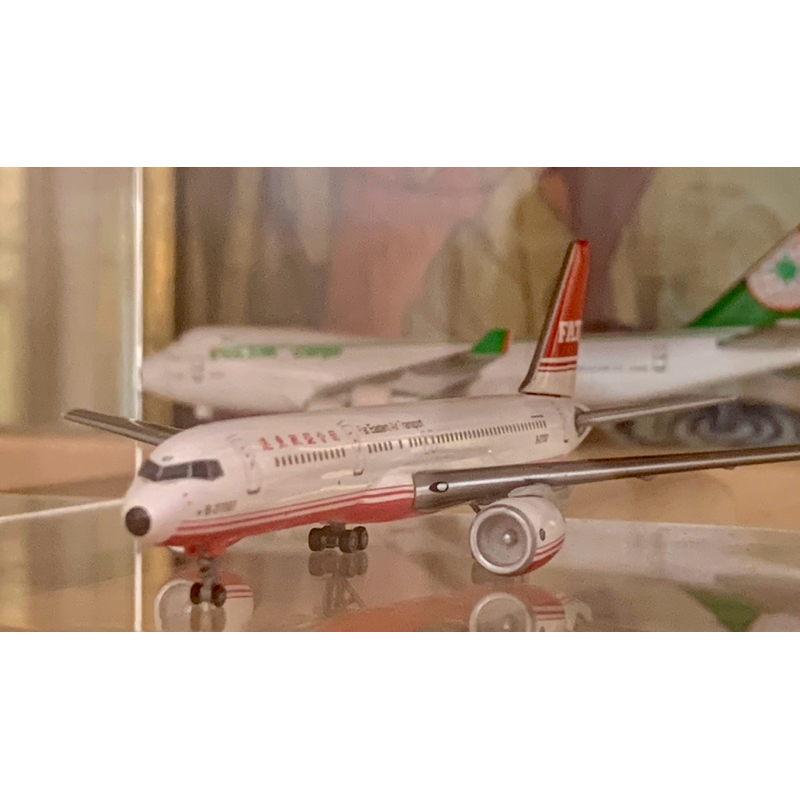 B757-200 FAT 1/400ダイキャストモデル 展示ケース付き