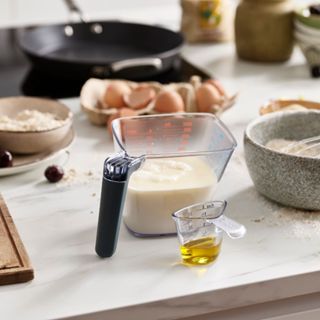 【英國 Joseph Joseph】二合一量杯組《泡泡生活》量杯 料理工具 廚房用具 堆疊 傾斜設計