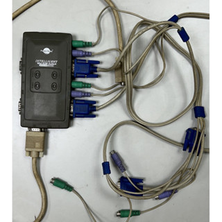 二手‼️ KVM四進一出電腦主機鍵盤滑鼠螢幕共享切換器(附線)