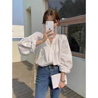 CHILL現貨 法式慵懶蕾絲V領衫 排扣上衣 波浪領襯衫 女生襯衫 簍空上衣 棉麻襯衫 韓版襯衫 寬鬆襯衫 預購