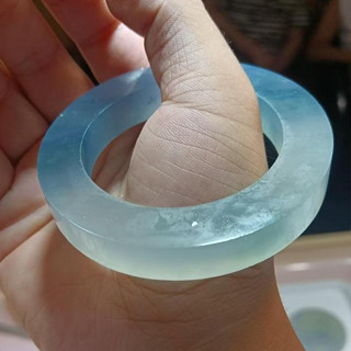 【 寶兒 】 （冰種天空藍 美鐲鑒賞，請勿私拍）緬甸翡翠A貨手鐲，點點關注，每天直播哦