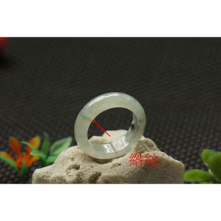 U1958戒指❀10# 翡翠玉A貨冰潤烏雞種飄黑花寬版小圈口戒圈指環戒子【緬甸玉翠軒】玉首飾品 男女款式 尾戒