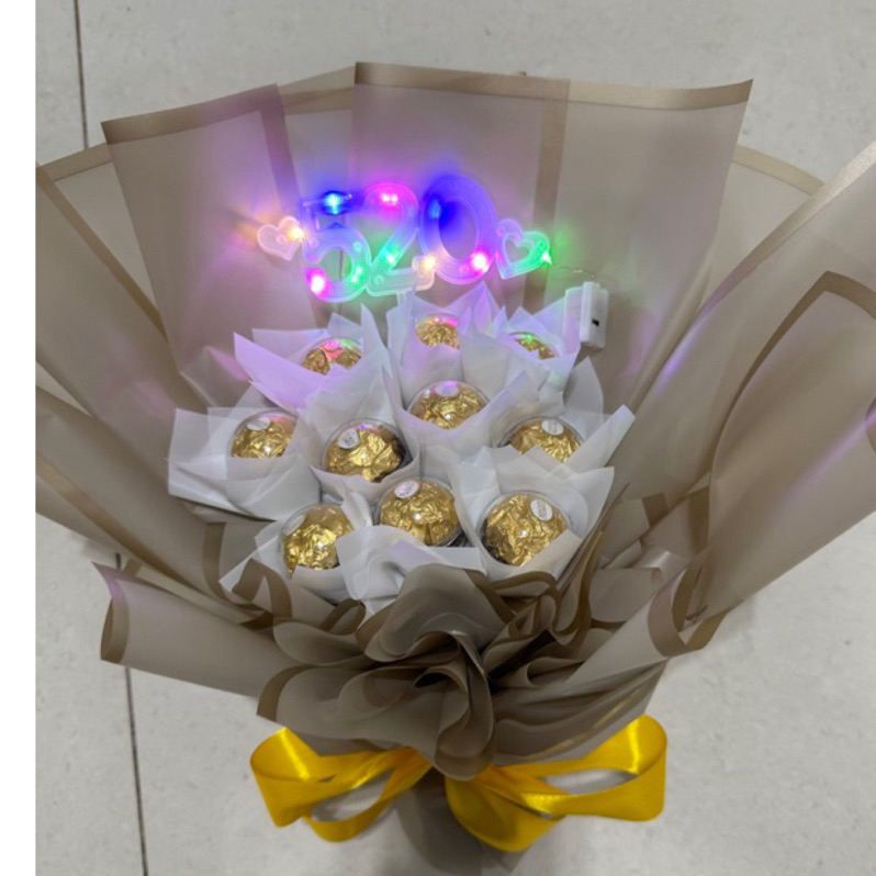 10顆 金莎花束 8顆 金莎巧克力花束 台灣製作 所有金莎花束都可一支一支抽出 零食花束 有錢花 情人節花束 畢業花束
