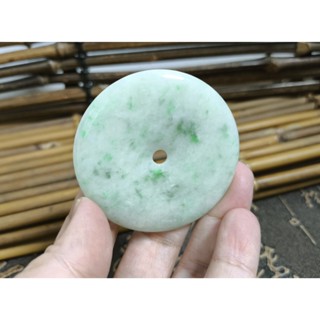 【禾賢行】天然翡翠.緬甸玉.淺綠飄綠花-大平安扣/平安圓滿.手工精雕墬子.項鍊.玉珮.H22121601099