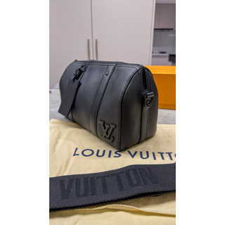 (已售出）LV 黑色牛皮肩背包 M59255 city keepall Louis Vuitton