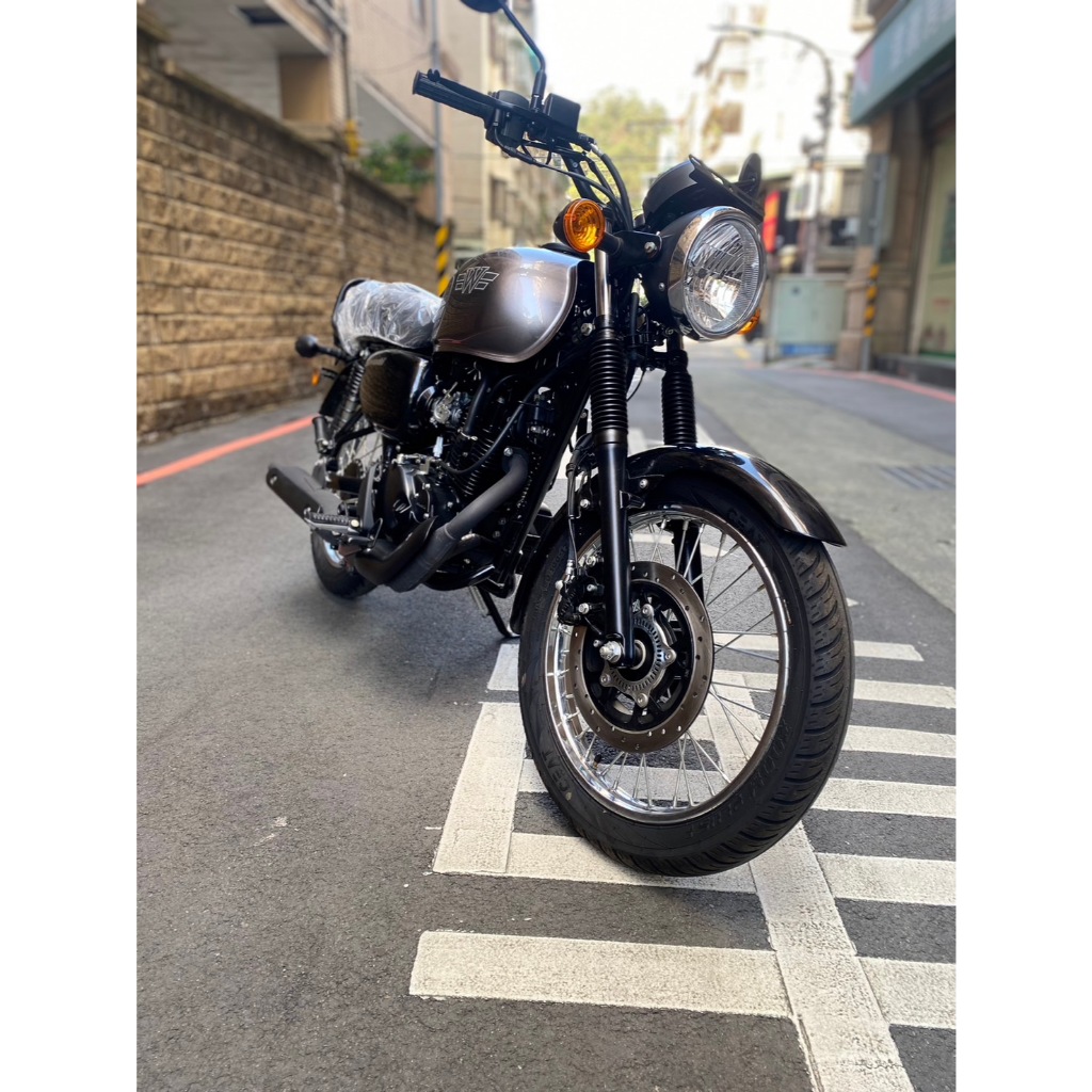 特價 現車 2024 全新到港 KAWASAKI W175 10.8萬 復古白牌