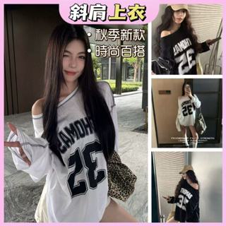 【醜小鴨】斜肩上衣 美式上衣 復古印花T卹 長袖露肩 斜肩上衣 寬鬆上衣 辣妹上衣 一字領上衣 斜肩長袖 上衣辣妹 秋衣