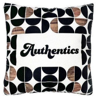 JBL Authentics 抱枕毯 (原廠封裝未開封. 買家若開封我方拒絕退換)