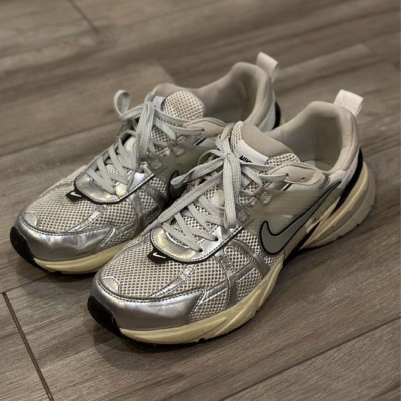 NIKE V2K RUN 白銀配色《二手》