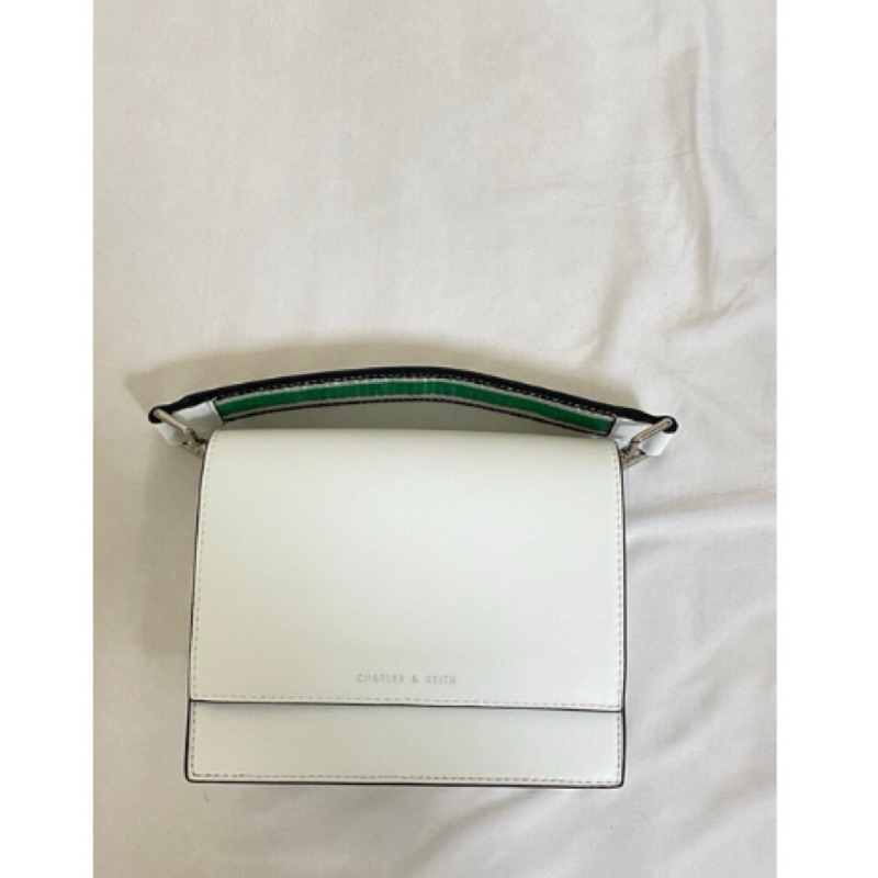 CHARLES & KEITH(小CK)掀蓋式斜背包-白色