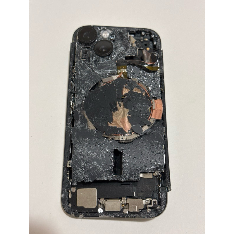 iPhone 15零件機