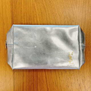 YSL 銀色鉑金化妝包 YSL 聖羅蘭 化妝包 收納包 盥洗包 包包 coco彩購