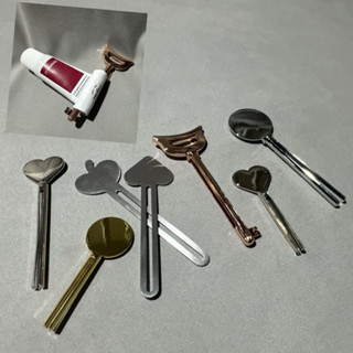 *阿寶玩雜貨*簡約 軟管擠壓器 護手霜擠壓神器 裝飾 擠牙膏器 交換禮物
