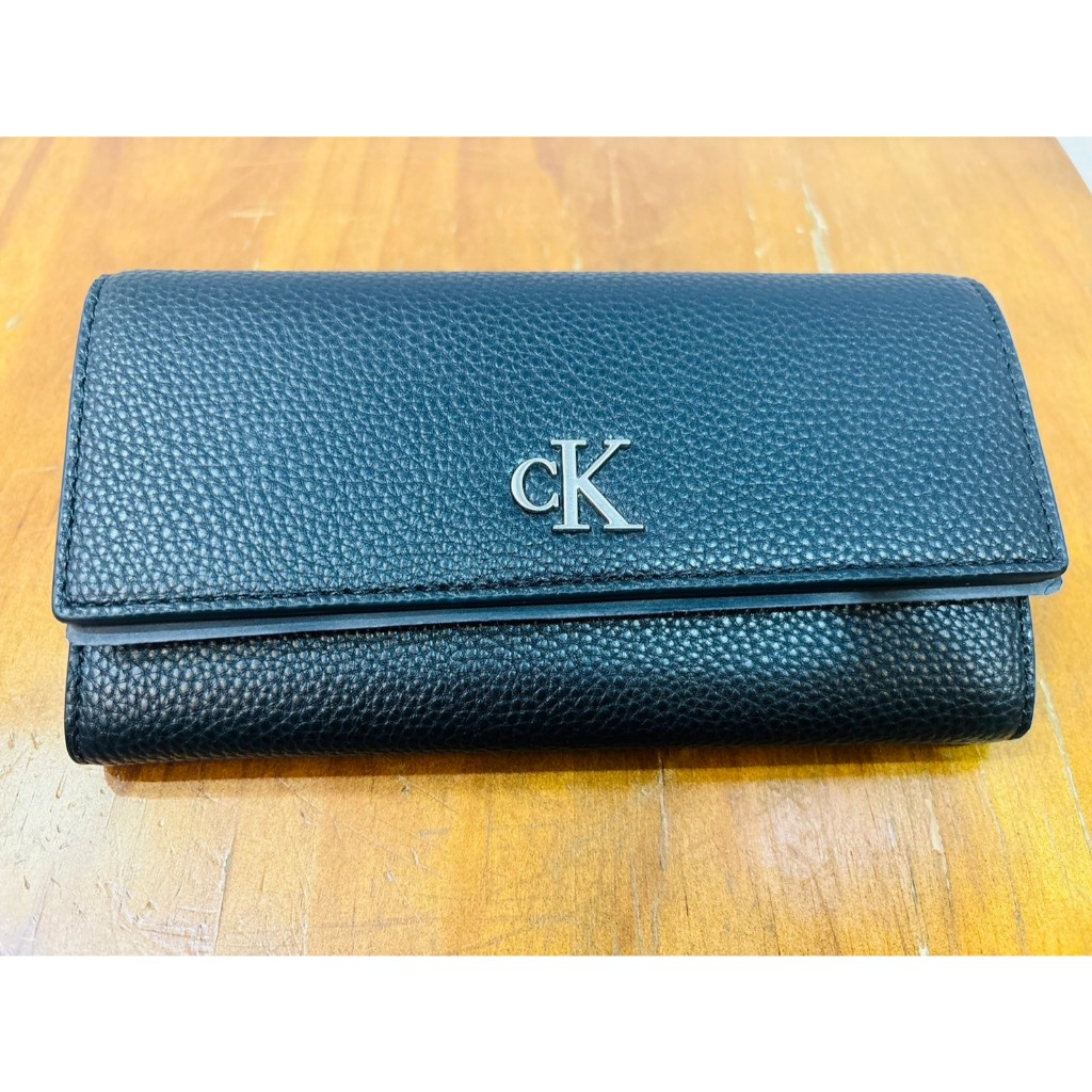 草兒~🔸現貨不必等🔸Calvin Klein 皮夾 logo 真皮長夾/壓花LOGO 拉鍊長夾 荔枝紋皮革/凸面LOGO
