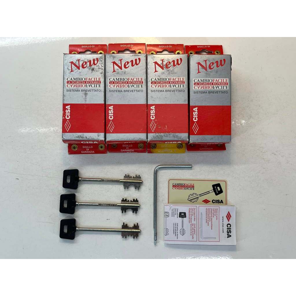 省錢二手拍賣─CISA 頂級多段式安全防暴鎖，變換鑰匙組，原廠鎖匙包配件，一組售價1500元。