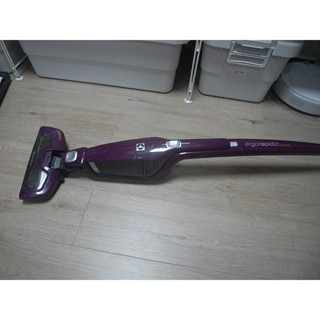 二手故障 Electrolux 伊萊克斯完美管家直立式 二合一 吸塵器 ZB3102 紫色 零件機 電池無法蓄電