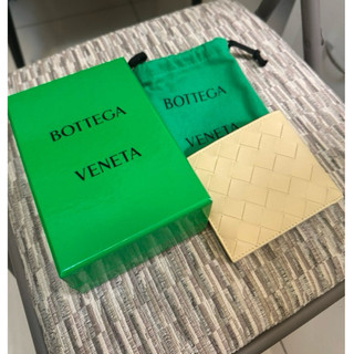 [全新!義大利自行購回 絕對正品附購證] Bottega Veneta BV 真牛皮 編織八卡男用對開短夾 燕麥奶色
