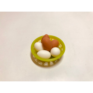 迷你 袖珍 雞蛋 白雞蛋 紅雞蛋+籃子 微型擺設 微縮模型 場景 娃娃屋 袖珍屋 森林家族 食玩 盒玩 re ment