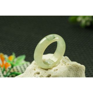 熱賣U307玉戒指❀ 13#翡翠玉A貨冰潤淡黃飄綠花寬版玉戒圈指環戒子【緬甸玉翠軒】玉首飾品 男女款式 尾戒