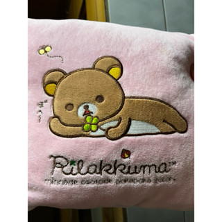 現貨拉拉熊Rilakuma懶懶熊刺繡拿幸運草🍀粉色雙面方形抱枕枕頭