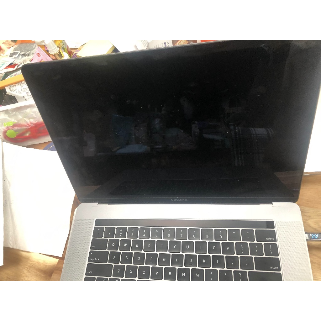 MacBook Pro 15吋 2019年中 16gb 256GB SSD 殺肉機 故障 現貨幾乎全新沒摔太空灰